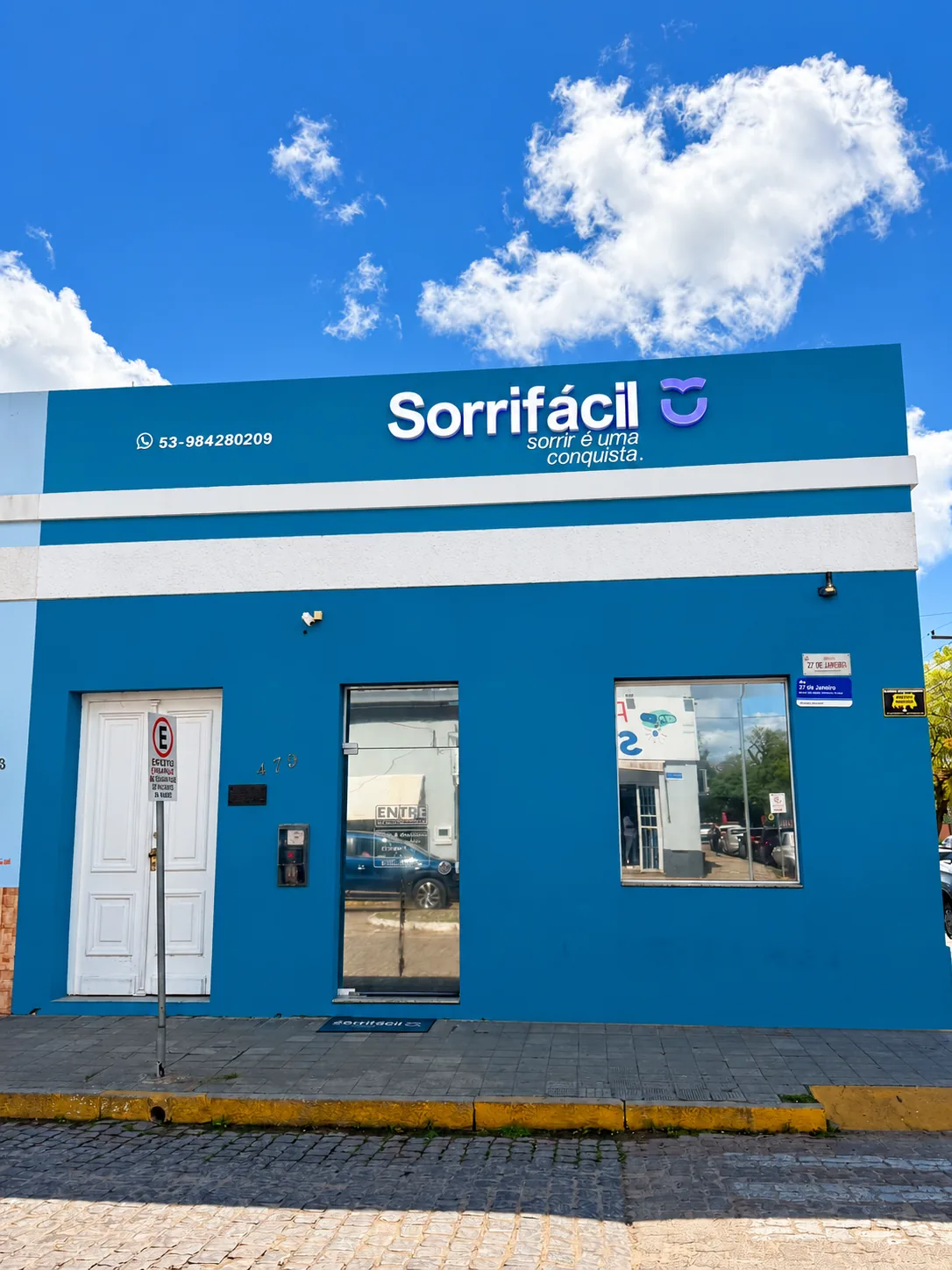 Fachada de Sorrifácil en la Av. Vinte e Sete de Janeiro, Centro de Jaguarão